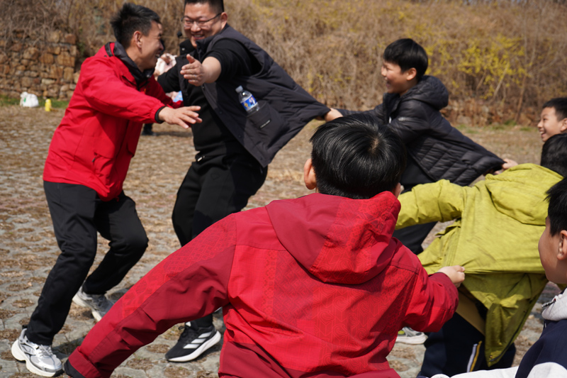 策马扬鞭同心织锦绣  马到功成聚力裁华章—山东鑫成源管理干部红石寨·竹泉村团建纪实